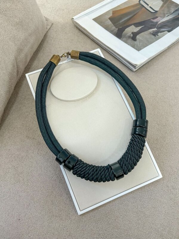 Colar Preto