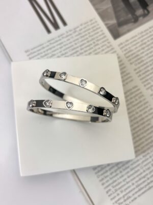 Bracelete de coração com pedras