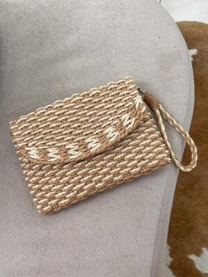 Bolsa clutch de palha