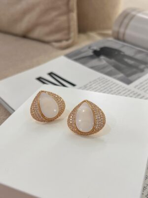 Brinco gota cravejado