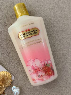 CREME VICTORIA´S SECRET STRAWBERRIES