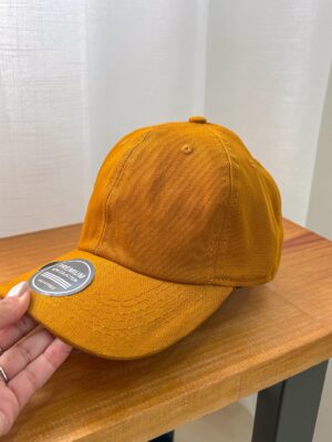 BONÉ CARAMELO